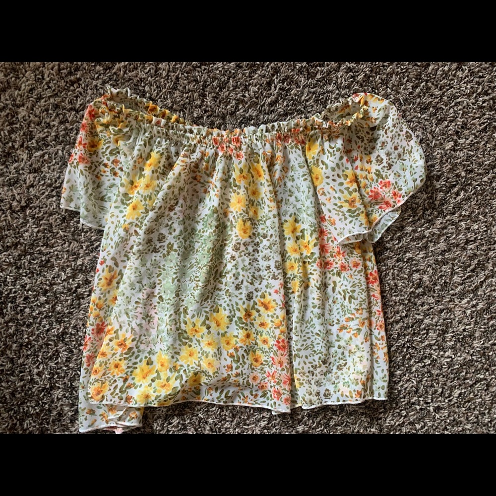 Boutique cropped top size large